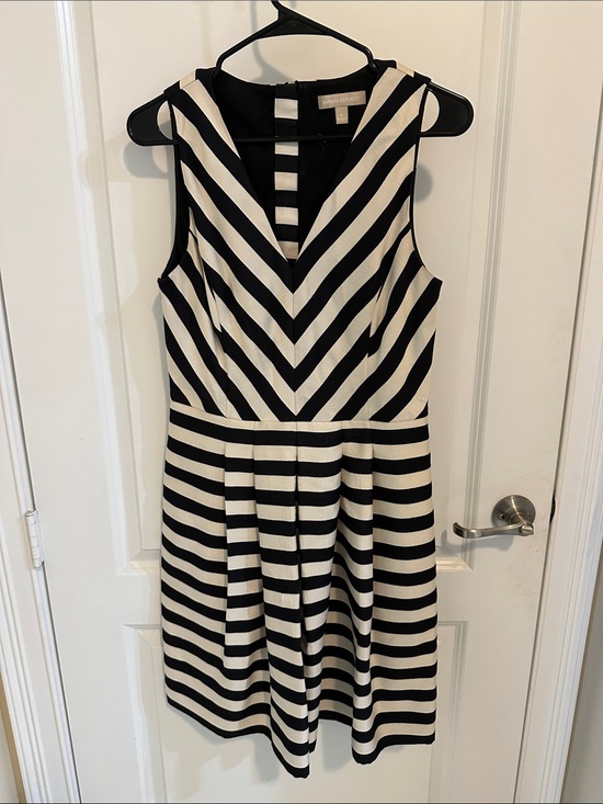 Banana Republic Dresses & Skirts - Banana Republic Sleeveless Black and Cream Striped V-Neck Dress